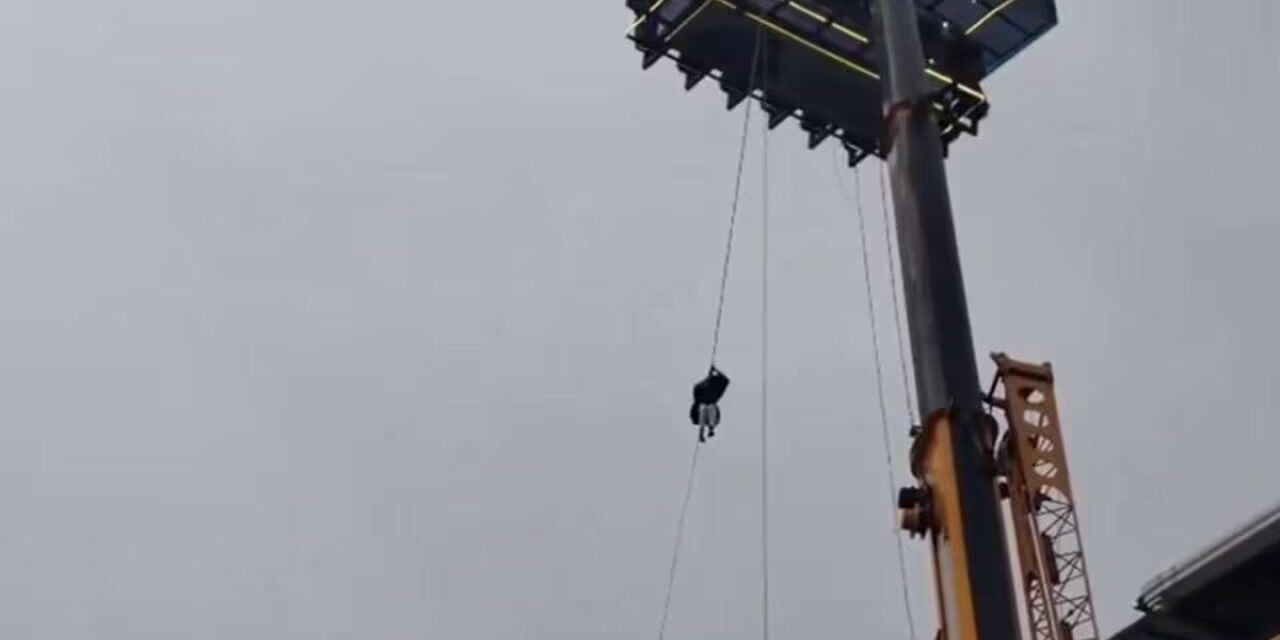 സ്കൈ ഡൈനിങ്ങിൽ വിനോദസഞ്ചാരികൾ കുടുങ്ങിയ സംഭവം: നടത്തിപ്പുകാർക്കെതിരെ കേസെടുത്ത് പൊലീസ്