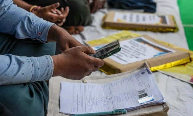 വോട്ടറുടെ യോഗ്യത ഉറപ്പാക്കാന്‍ പൗരത്വം പരിശോധിക്കാന്‍ അധികാരമുണ്ടെന്ന് തിരഞ്ഞെടുപ്പ് കമ്മിഷന്‍