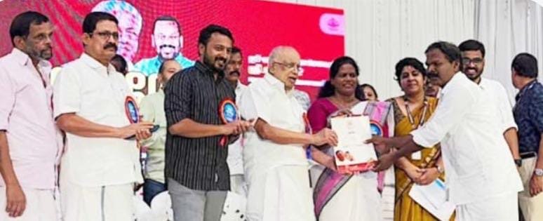 രാഹുൽ മാങ്കൂട്ടത്തിലിനൊപ്പം വേദി പങ്കിട്ട് മന്ത്രിയും എംഎൽഎയും