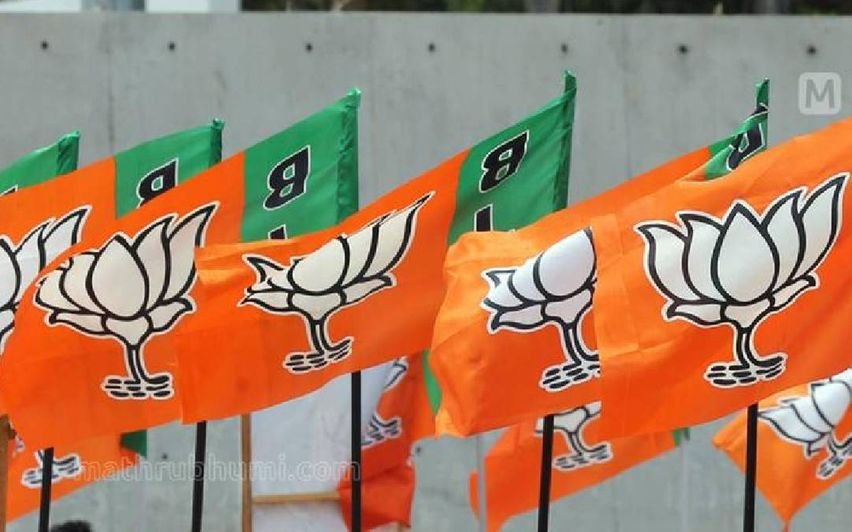 വി​പ്പ് ലം​ഘി​ച്ചു; മൂ​ന്ന് പ​ഞ്ചാ​യ​ത്തം​ഗ​ങ്ങ​ളെ ബി​ജെ​പി പു​റ​ത്താ​ക്കി