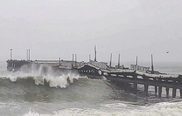 ഡിറ്റ് വാ ചുഴലിക്കാറ്റിൽ തമിഴ്നാട്ടിൽ മൂന്ന് മരണം; കനത്ത മഴയിൽ വ്യാപക നാശനഷ്ടം