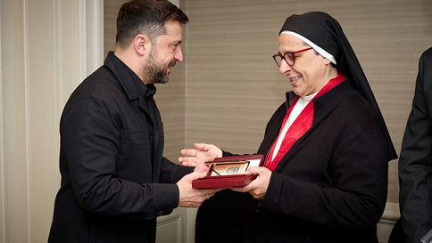 യുദ്ധ ദുരിതാശ്വാസ പ്രവർത്തനങ്ങൾക്ക് നേതൃത്വം നൽകിയ ഡൊമിനിക്കൻ സന്യാസിനിയെ ആദരിച്ച് ഉക്രേനിയൻ പ്രസിഡന്റ്