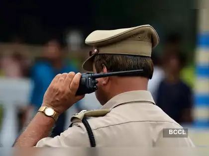 ടിക്കറ്റ് എടുക്കാതെ ബോട്ട് യാത്ര; ചോദ്യം ചെയ്ത ജീവനക്കാര്‍ക്കതിരെ കത്തി വീശി യുവാവ്