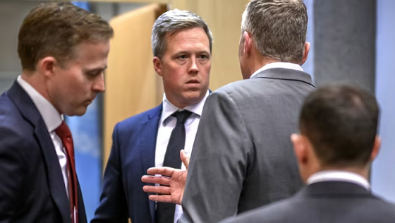 യുക്രൈൻ സമാധാനത്തിനായി യുഎസ് നീക്കം ഊർജിതം: ആർമി സെക്രട്ടറി റഷ്യൻ പ്രതിനിധികളുമായി ചർച്ച നടത്തി