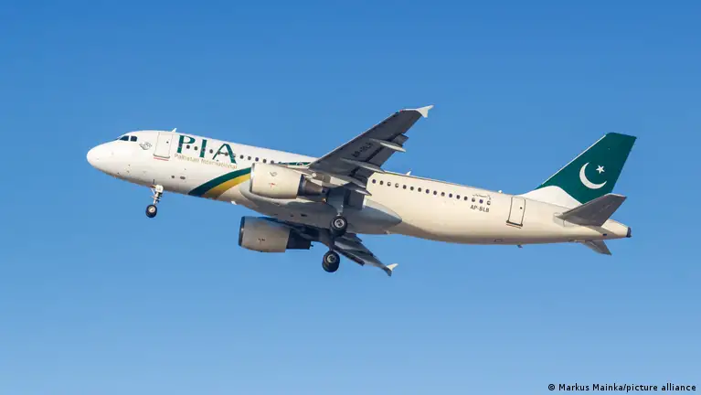 വ്യോമപാത നിരോധനം നീട്ടി ഇന്ത്യ; പാക് വിമാനങ്ങൾക്ക് ഒരു മാസം കൂടി വിലക്ക്