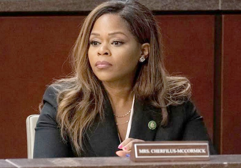 ഡെമോക്രാറ്റ് കോൺഗ്രസ് വനിതാ അംഗത്തിനെതിരെ FEMA ഫണ്ട് തട്ടിപ്പിന് കേസ്