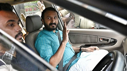 ലൈംഗിക പീഡന കേസ്: യുവതിക്കെതിരെ തെളിവുകളുമായി രാഹുൽ മാങ്കൂട്ടത്തില്‍; കോടതിയില്‍ സീല്‍ഡ് കവറിൽ രേഖകൾ സമർപ്പിച്ചു