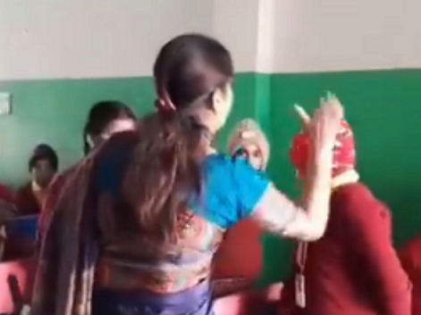 യുപിയിൽ അധ്യാപികയുടെ ക്രൂരമർദനം; കുട്ടികളെ മുഖത്തടിച്ച് അവശരാക്കി