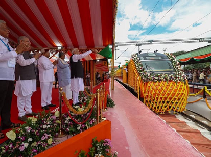 എറണാകുളം-ബെംഗളൂരു ഉൾപ്പെടെ നാല് പുതിയ വന്ദേ ഭാരത് ട്രെയിനുകൾ; കേരളത്തിന് മൂന്നാമത്തെ സർവീസ്