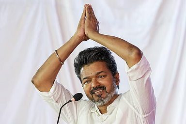 മുഖ്യമന്ത്രി സ്ഥാനാർത്ഥിയായി വിജയ്‌യെ തീരുമാനിച്ചു പ്രമേയം പാസാക്കി ടിവികെ