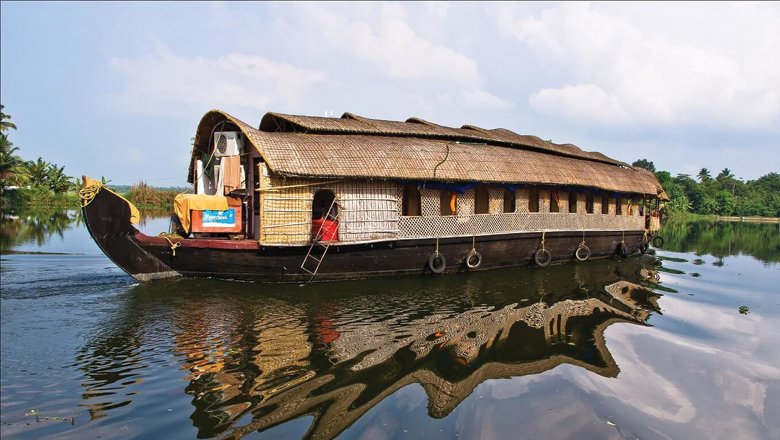 ടൂ​റി​സം ബോ​ട്ടു​ക​ളി​ൽ വ്യാ​പ​ക പ​രി​ശോ​ധ​ന: 1,90,000 രൂപ പി​ഴ ചു​മ​ത്തി