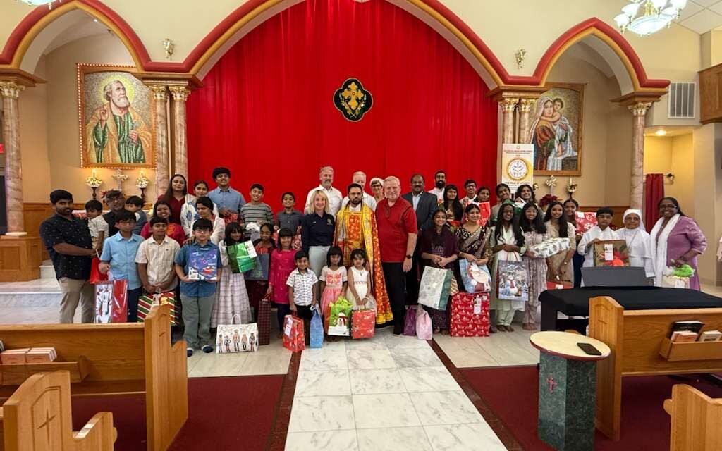 സെന്റ് പീറ്റേഴ്സ് മലങ്കര കത്തോലിക്കാ പള്ളിയും എക്സ്ചേഞ്ച് ക്ലബ്ബും കൈകോർക്കുന്നു; കുട്ടികൾക്കായി സ്നേഹസമ്മാനങ്ങൾ കൈമാറി