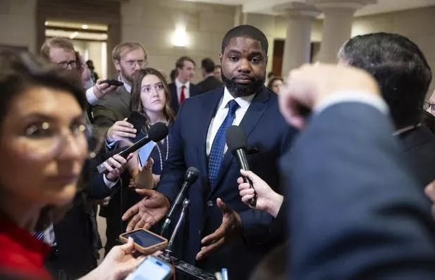 ഫ്ലോറിഡ ഗവർണർ പോര്: ട്രംപിന്റെ സ്ഥാനാർത്ഥി ബൈറോൺ ഡൊണാൾഡ്‌സിനെതിരെ റിപ്പബ്ലിക്കൻ വിമർശനം