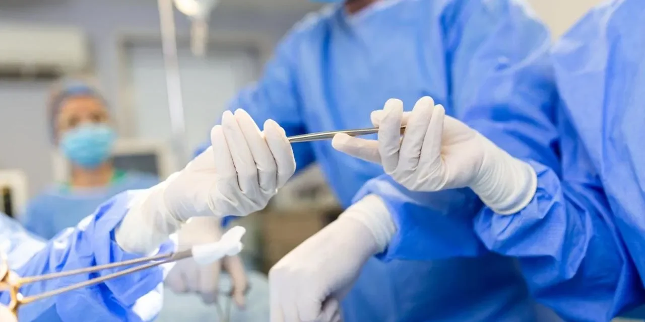 അമിത രക്തസ്രാവം, പിന്നാലെ ഹൃദയാഘാതം: ശസ്ത്രക്രിയയ്ക്കിടെ മരിച്ച യുവതിയുടെ പോസ്റ്റ്മോർട്ടം റിപ്പോർട്ട് പുറത്ത്