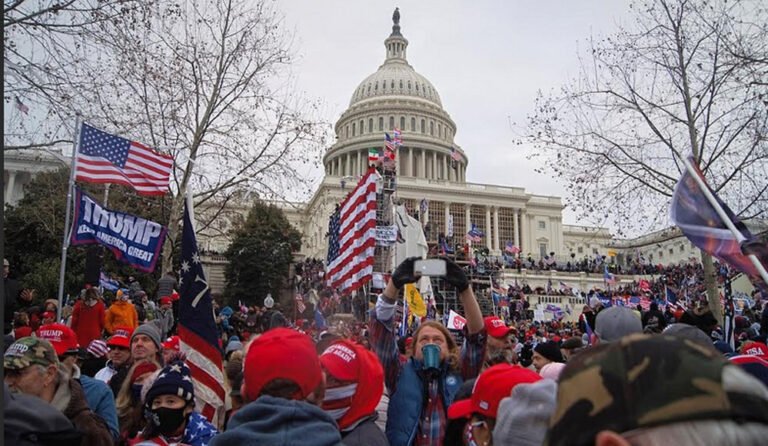 എക്സിക്യൂട്ടീവ് പ്രിവിലേജ്: ജനുവരി 6 കേസിൽ തെളിവുകൾ തടയാൻ ട്രംപിന്റെ നീക്കം