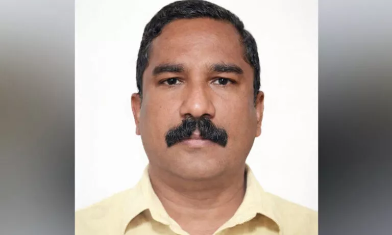 നാട്ടിലേക്ക് യത്ര തിരിക്കവെ മസ്കത്ത് വിമാനത്താവളത്തിൽവെച്ച് ദേഹാസ്വാസ്ഥ്യം മൂലം തൃശൂര്‍ സ്വദേശി മരിച്ചു