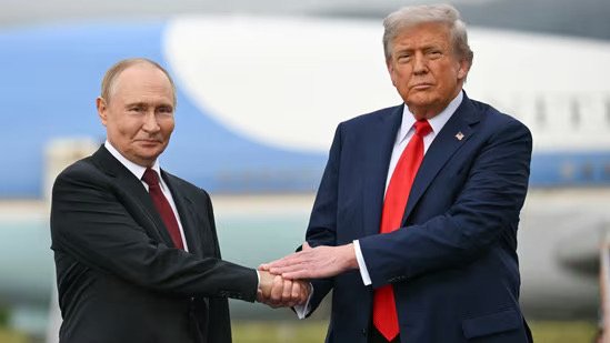 പുടിനെ യുക്രെയിന്‍ ലക്ഷ്യം വച്ചോ? ആയുധം തല്‍ക്കാലം നല്‍കില്ലെന്ന് ട്രംപ്