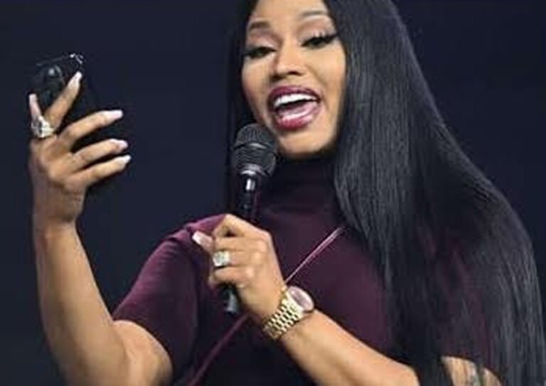 ട്രംപിനെ പുകഴ്ത്തി നക്കി മിനാജ്; അരിസോണയിലെ വേദിയിൽ അപ്രതീക്ഷിത സാന്നിധ്യം