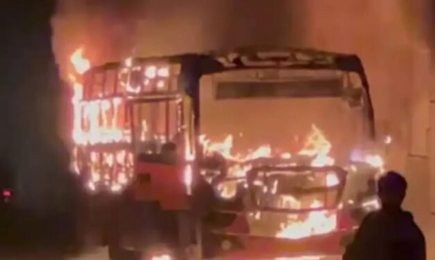 മൈസൂരില്‍ കെഎസ്‌ആർടിസി ബസ് കത്തിനശിച്ചു; യാത്രക്കാർക്ക് പരിക്കില്ല