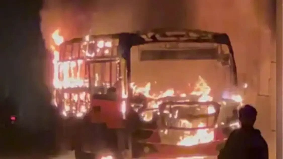 മൈസൂരില്‍ കെഎസ്‌ആർടിസി ബസ് കത്തിനശിച്ചു; യാത്രക്കാർക്ക് പരിക്കില്ല