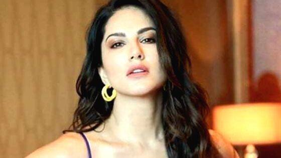 സ​ന്യാ​സി​മാ​രു​ടെ എ​തി​ര്‍​പ്പ്; സ​ണ്ണി ലി​യോ​ണി​യു​ടെ പു​തു​വ​ത്സ​രാ​ഘോ​ഷ പ​രി​പാ​ടി റ​ദ്ദാ​ക്കി