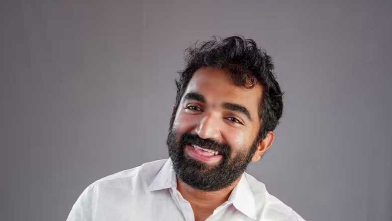 പോ​റ്റി​യെ കേ​റ്റി​യെ; ഐ​എ​ഫ്എ​ഫ്‌​കെ വേ​ദി​യി​ല്‍ പാ​ര​ഡി പാ​ടി പ്ര​തി​ഷേ​ധി​ച്ച് ചാ​ണ്ടി ഉ​മ്മ​ന്‍