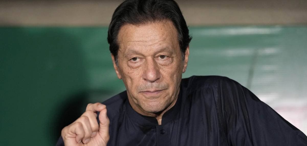 ഇമ്രാന്‍ ഖാന്‍ മരിച്ചിട്ടില്ല, പക്ഷെ പാകിസ്താന്‍ വിടാന്‍ കടുത്ത സമ്മര്‍ദമുണ്ട്: പിടിഐ
