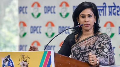 ‘രാഹുൽ മാങ്കൂട്ടത്തിൽ സെക്ഷ്വൽ പ്രിഡേറ്റർ, പരാതി വന്നപ്പോൾ ഒളിച്ചോടി’; പാർട്ടിയിൽ നിന്ന് പുറത്താക്കണമെന്ന് ഷമ മുഹമ്മദ്