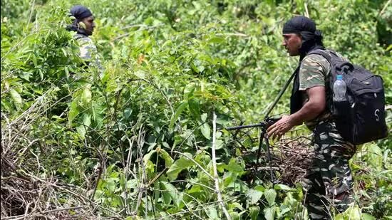ഛത്തീസ്‌ഗഡില്‍ മാവോയിസ്റ്റുകളും റിസർവ് ഗാർഡുകളും തമ്മില്‍നടന്ന ഏറ്റുമുട്ടലില്‍ മൂന്ന് ജവാന്മാർക്ക് വീരമൃത്യു