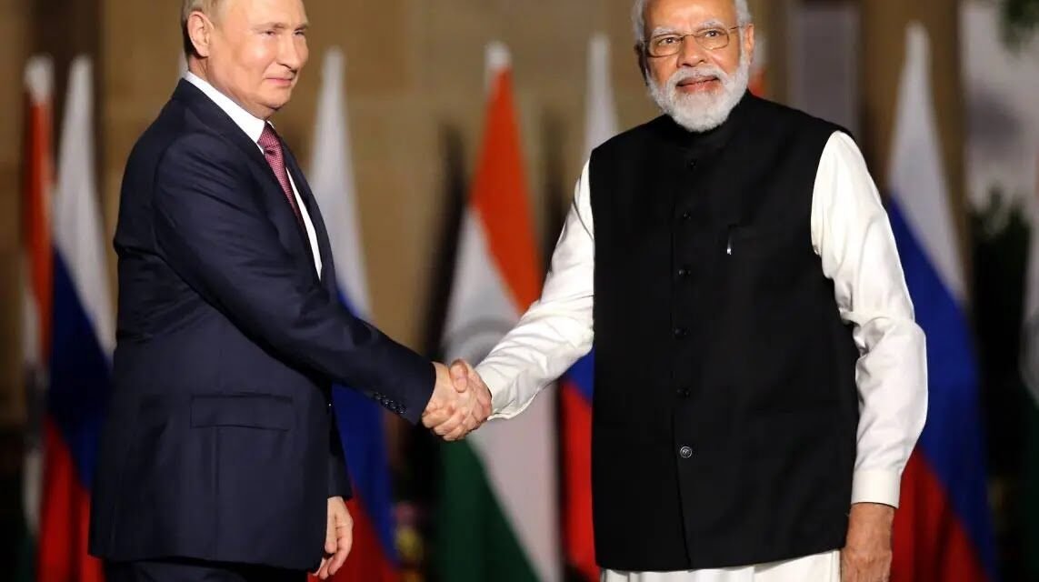 റഷ്യന്‍ പ്രസിഡന്റ് വ്‌ളാദിമിര്‍ പുതിന്‍ ഇന്ത്യയിലെത്തി; സ്വീകരിക്കാന്‍ വിമാനത്താവളത്തില്‍ പ്രധാനമന്ത്രി