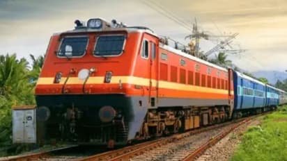 ഇന്ത്യൻ റെയിൽവേയുടെ ട്രെയിൻ ടിക്കറ്റ് ബുക്കിങ്ങിൽ ഉണ്ടായത് വലിയ മാറ്റം, സന്തോഷം പങ്കുവച്ച് മന്ത്രി, 87 ശതമാനത്തിലധികം ടിക്കറ്റുകളും ഓൺലൈനിൽ