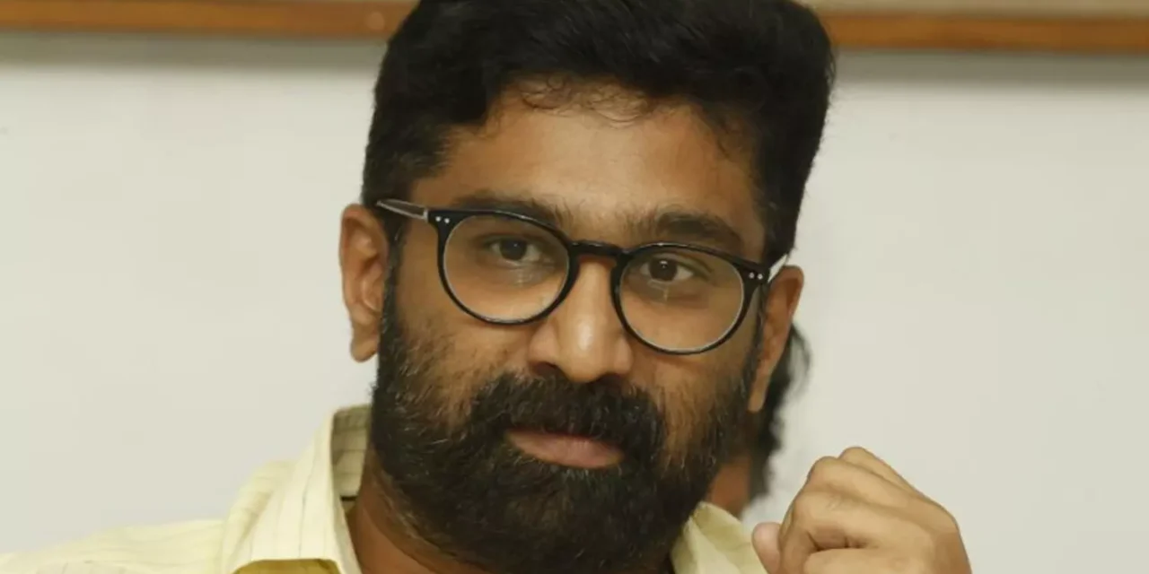 ‘ഇത് കൈവിട്ട കളി, ‘പോറ്റിയേ…’ പാട്ടിൽ സി.പി.എം ലക്ഷ്യം വർഗീയത, കേരളം ജാഗ്രത പുലർത്തണം’; മുന്നറിയിപ്പുമായി വി.ടി.ബൽറാം