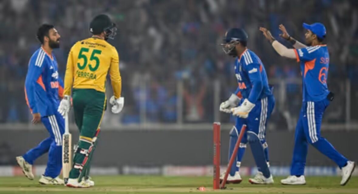 ചക്രവര്‍ത്തിക്ക് നാല് വിക്കറ്റ്, ദക്ഷിണാഫ്രിക്കയ്‌ക്കെതിരായ ടി20 പരമ്പര ഇന്ത്യക്ക്; അവസാന മത്സരത്തില്‍ ജയം 30 റണ്‍സിന്