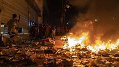 ബംഗ്ലാദേശിൽ ഇന്ത്യാ വിരുദ്ധ മുദ്രാവാക്യങ്ങളുമായി പ്രക്ഷോഭകർ, മതനിന്ദ ആരോപിച്ച് ആൾക്കൂട്ട കൊലപാതകം; അപലപിച്ച് യൂനുസ് സർക്കാർ