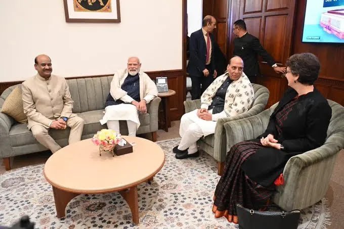 മോദിയും പ്രിയങ്കയുമായി കൂടിക്കാഴ്ച, വയനാടിനേക്കുറിച്ച് കുശലാന്വേഷണം; പാർലമെന്റ് സമ്മേളനം സമാപിച്ചു