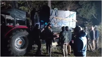 വയനാട്ടിലെ ആളെക്കൊല്ലി കടുവ കൂട്ടിലായി; ആദിവാസിയായ മാരനെ കടിച്ച് കൊന്ന കടുവയാണിതെന്ന് സ്ഥിരീകരണം