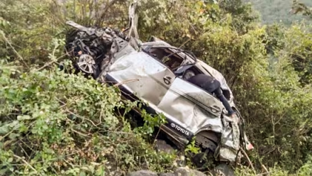 നാസിക്കിൽ കാർ 600 അടി താഴ്ചയുള്ള കൊക്കയിലേക്ക് മറിഞ്ഞ് 6 മരണം