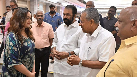 സര്‍ക്കാരിന്റെ ക്രിസ്മസ് വിരുന്നില്‍ അതിഥിയായി നടി ഭാവന; ചിത്രങ്ങൾ പങ്കുവച്ചു വി ശിവന്‍കുട്ടി