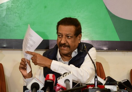 ജെഫ്രി എപ്സ്റ്റൈൻ്റെ ഫയലുകൾ യുഎസ് പുറത്തുവിടുന്നതോടെ രാജ്യത്തിന് പുതിയ പ്രധാനമന്ത്രിയെ ലഭിച്ചേക്കാമെന്ന് പൃഥ്വിരാജ് ചവാൻ