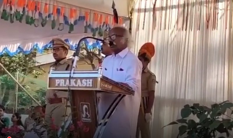 കണ്ണൂരിൽ റിപ്പബ്ലിക് ദിന ചടങ്ങിനിടെ മന്ത്രി കടന്നപ്പള്ളി രാമചന്ദ്രൻ കുഴഞ്ഞുവീണു