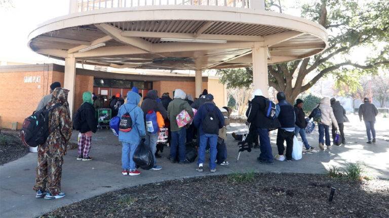 ഡാലസിലെ കഠിനമായ ശൈത്യത്തെ നേരിടാൻ താൽക്കാലിക അഭയകേന്ദ്രം