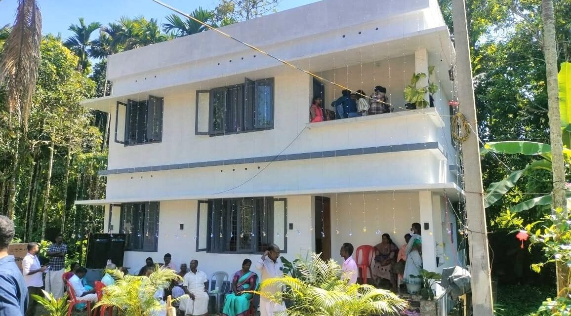 മനോജിനും കുടുംബത്തിനും സ്നേഹവീടൊരുക്കി ഫ്രണ്ട്‌സ് ഓഫ് തിരുവല്ല ഹൂസ്റ്റൺ; ഗൃഹപ്രവേശം നടത്തി