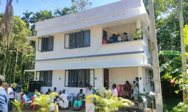 മനോജിനും കുടുംബത്തിനും സ്നേഹവീടൊരുക്കി ഫ്രണ്ട്‌സ് ഓഫ് തിരുവല്ല ഹൂസ്റ്റൺ; ഗൃഹപ്രവേശം നടത്തി