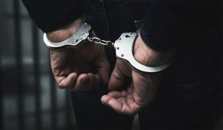 വിമാന യാത്രയ്ക്കിടെ സഹയാത്രികയായ മലയാളി യുവതിയെ കടന്നു പിടിക്കാൻ ശ്രമിച്ച 62-കാരൻ അറസ്റ്റില്‍