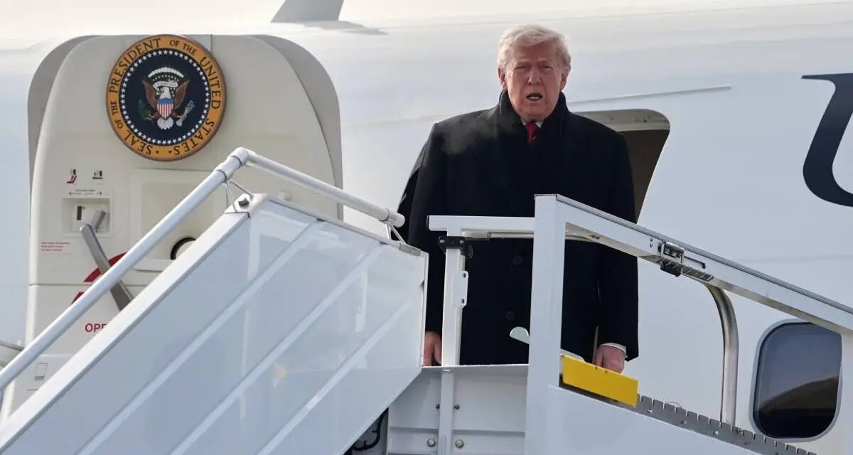 യൂറോപ്പ് യാത്രയിൽ വഴിമധ്യേ ‘യൂടേണടിച്ച്’ ട്രംപിന്റെ വിമാനം; മറ്റൊരു വിമാനത്തിൽ തിരിച്ചെത്തി