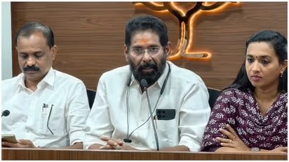 പൊലീസിന്‍റെ ഈ ശുഷ്ക്കാന്തി അന്ന് കണ്ടില്ല, ഫ്ലെക്സ് വിഷയത്തിൽ ബിജെപി പ്രതികരണം; കോർപറേഷൻ നടപടി മാതൃകാപരമെന്ന് കരമന ജയൻ