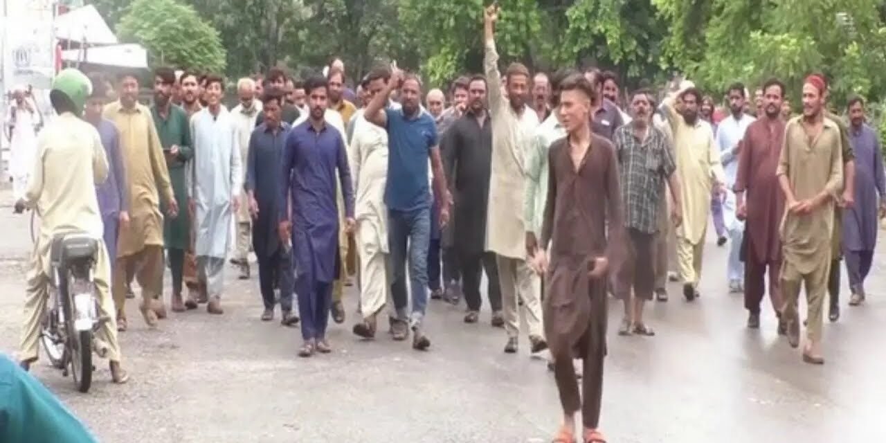 പിഒഎസ് മെഷീൻ നിർബന്ധമാക്കിയാൽ പണിമുടക്കും; പാകിസ്താനിൽ പ്രതിഷേധവുമായി വ്യാപാരികൾ