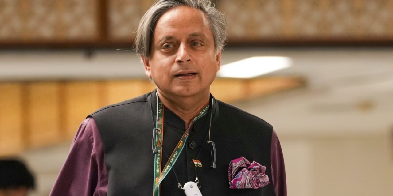 എല്ലാ കാര്യത്തിലും ഇന്ത്യയുടെ പ്രഥമ പ്രധാനമന്ത്രി ജവഹർലാല്‍ നെഹ്റുവിനെ ബിജെപി കുറ്റപ്പെടുത്തുന്നുവെന്ന് ശശി തരൂർ