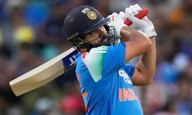 ആ സിക്‌സര്‍ പറന്നിറങ്ങിയത് ചരിത്രത്തിലേക്ക്! മാജിക് നമ്പറില്‍ തൊട്ട് ഹിറ്റ്മാന്‍