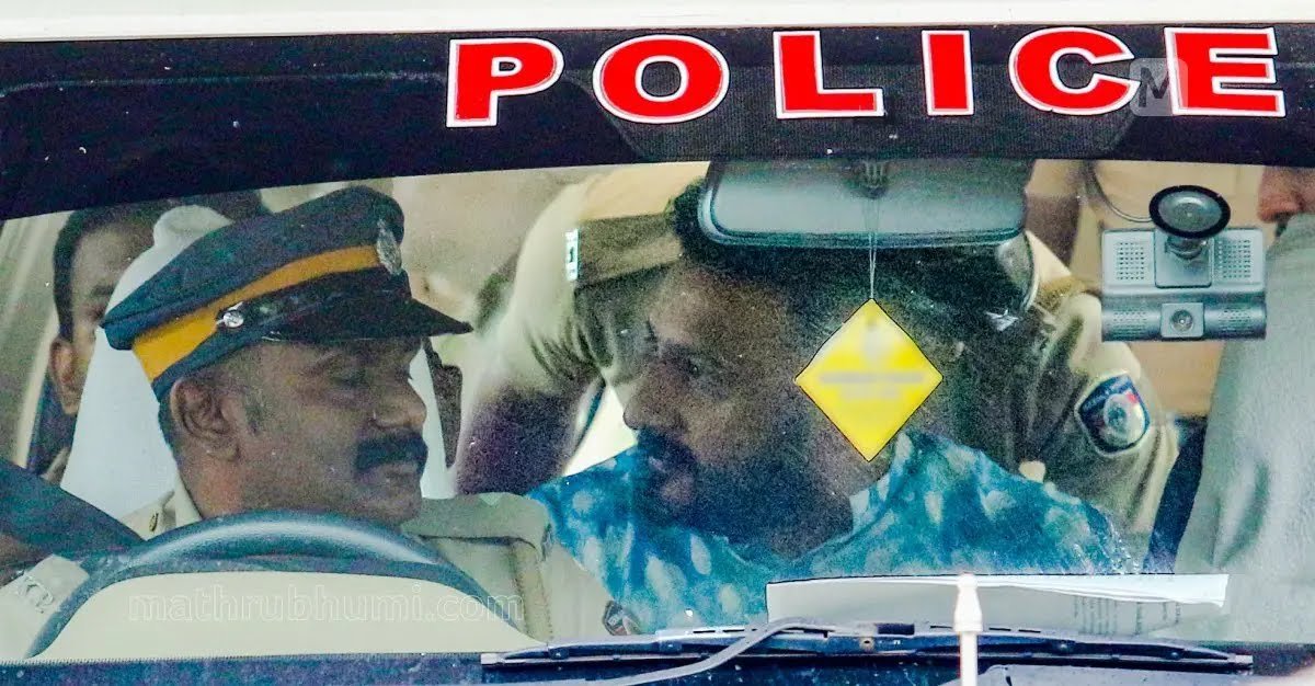 ഞാൻ MLA അല്ലേ, പറഞ്ഞ കാര്യങ്ങൾ ചോർത്തിക്കൊടുക്കുമോ? പോലീസിനോട് രൂക്ഷമായി പ്രതികരിച്ച് രാഹുൽ